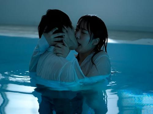 Coincé à la piscine avec le président de classe Coincé à la piscine avec le président de classe