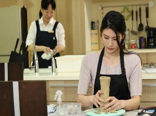 Vợ dâm ngoại tình cùng anh đồng nghiệp vì chồng không đủ thỏa mãn Vợ dâm ngoại tình cùng anh đồng nghiệp vì chồng không đủ thỏa mãn
