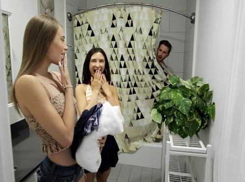 Hai đứa em gái cùng cha khác mẹ lắm trò Hai đứa em gái cùng cha khác mẹ lắm trò