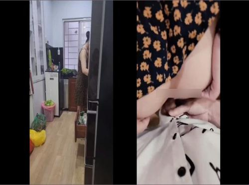 Lén lút doggy em trong bếp lúc qua nhà chơi Lén lút doggy em trong bếp lúc qua nhà chơi